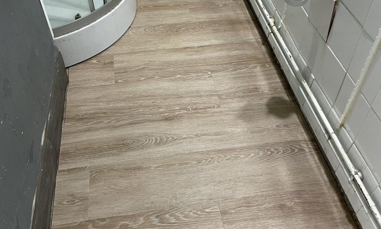 Pose de parquet flottant PVC à Roanne 